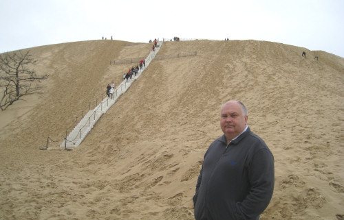 steps up the Dune du Pilat
