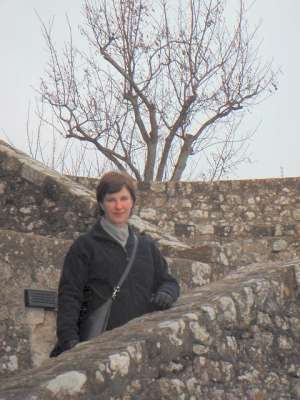 Fiona climbing up the ramparts at Mont St Michel