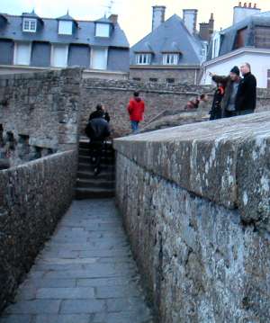 walking on the walls at Saint Malo