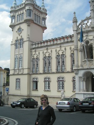Fiona outside Sintra Town Hall