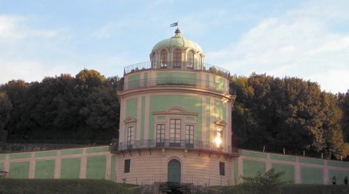 the Kaffee Haus with its lovely facade in the Boboli gardens.