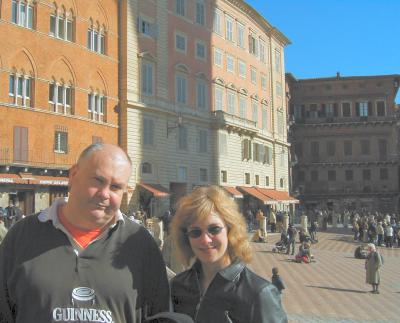 Fiona & John at the Piazzo del Campo in Siena, Italy