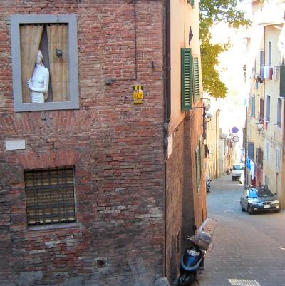a typical Siena street scene! 