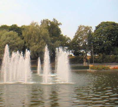 pretty lakes and fountains