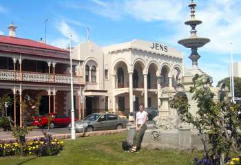 Jens hotel with its grand balcony, Mount Gambier