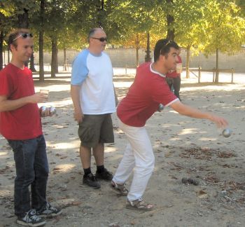 Andy played pétanque without spilling a drop!