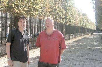 Keen pétanquers Gareth and Des arrive at the Jardin des Tuileries
