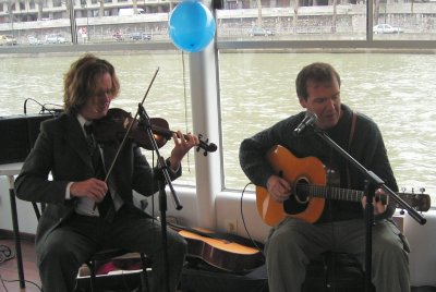 Irish folk music on the Seine
