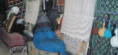 carpet weaving in Djerba 