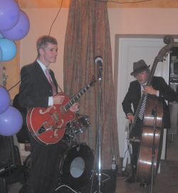 Billy on guitar for the Swingin' Lovers