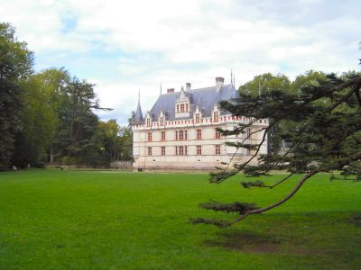 the Azay-le-Rideau chateau is in a lovely setting 