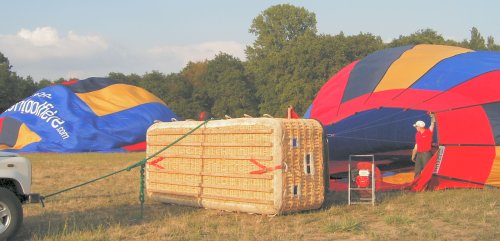 It took approx 10 minustes to inflate the balloon