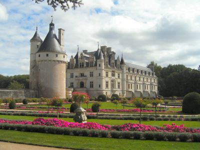 the chateau at Chenonceau is really beautiful