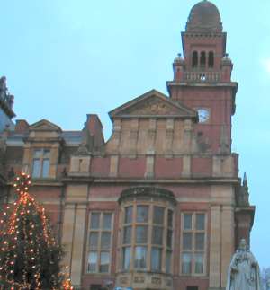 Queen Victoria statue outside the town hall