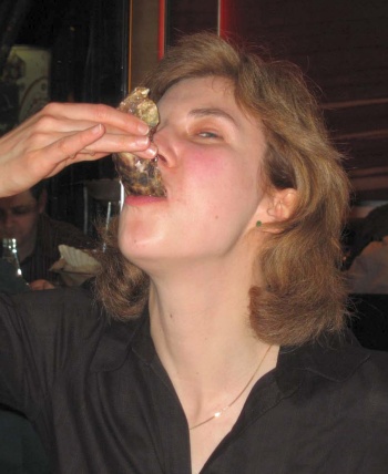 eating oysters