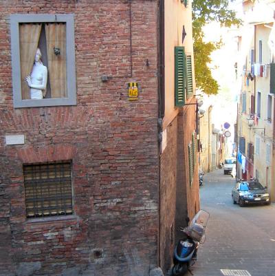 a typical Siena street scene!