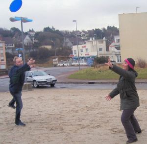 Neil and April demonstrate how to throw a frisbee
