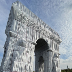 Arc de TRiomphe - wrapped 2021