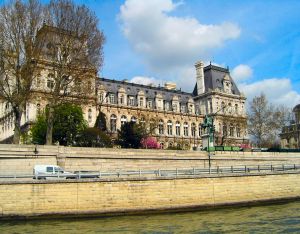 Hotel de Ville on the banks of the river Seine, Paris