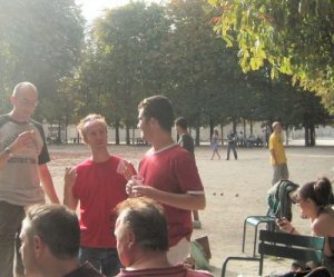 Mike, Ollie, Andy, Des and Shep talking team tactics
