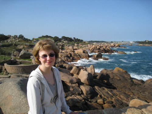 Fiona at Ploumanach, la cote de granit rose