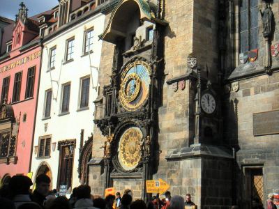 crowds gather at the astronomical clock. The guy with the yellow sign is advertising 'The Bohemian Bagel Internet Cafe'! Brilliant name!