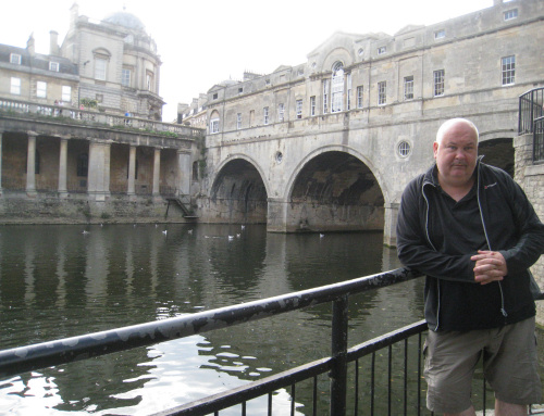 shop lined Pulteney Bridge, Bath